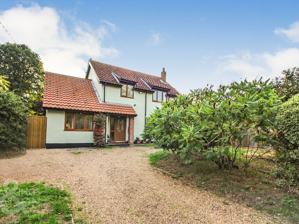 3 bed detached house for sale in Rectory Road, Shelfanger, Diss IP22