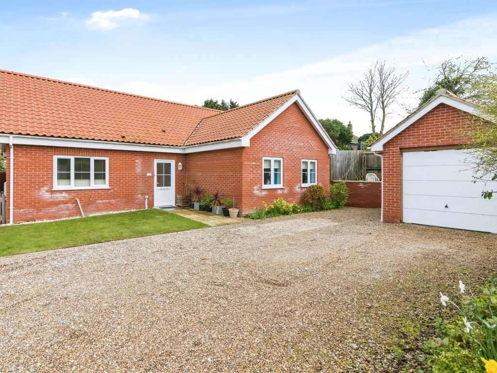 4 bed detached bungalow for sale in Church Road, Kessingland, Lowestoft