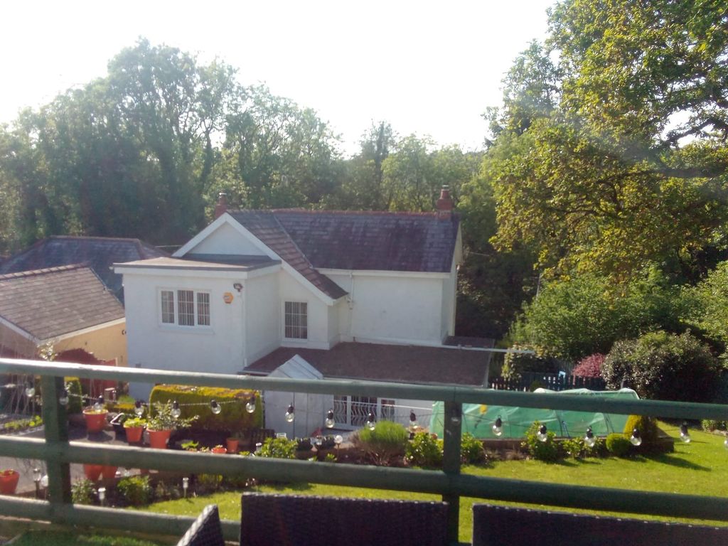 4 bed detached house for sale in Heol Capel Ifan, Pontyberem, Llanelli