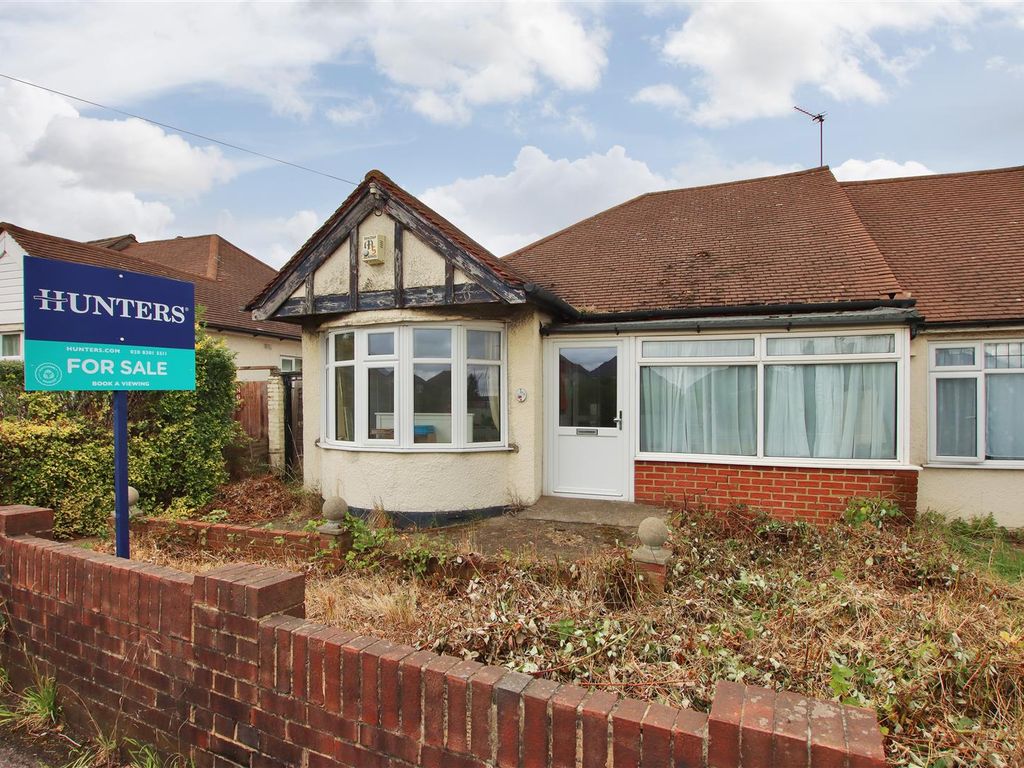 3 bed semidetached bungalow for sale in East Rochester Way, Sidcup