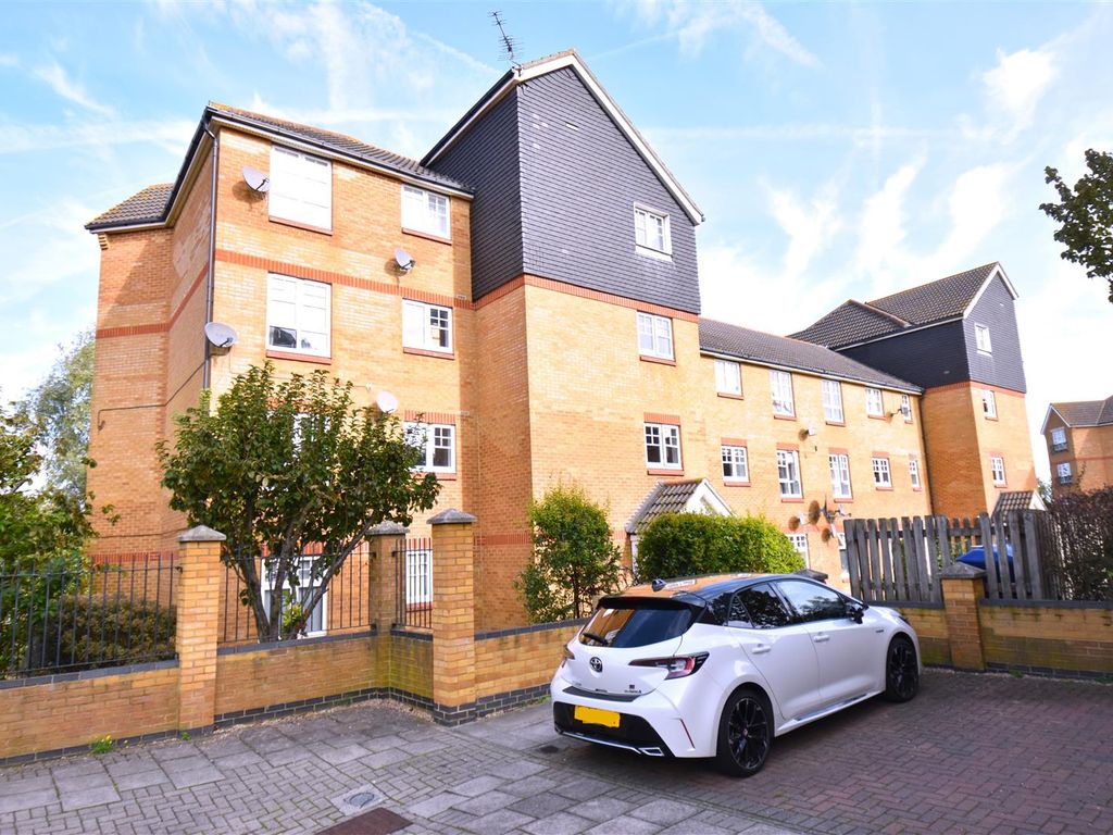2 bed flat for sale in Greenhaven Drive, London SE28, £265,000 Zoopla