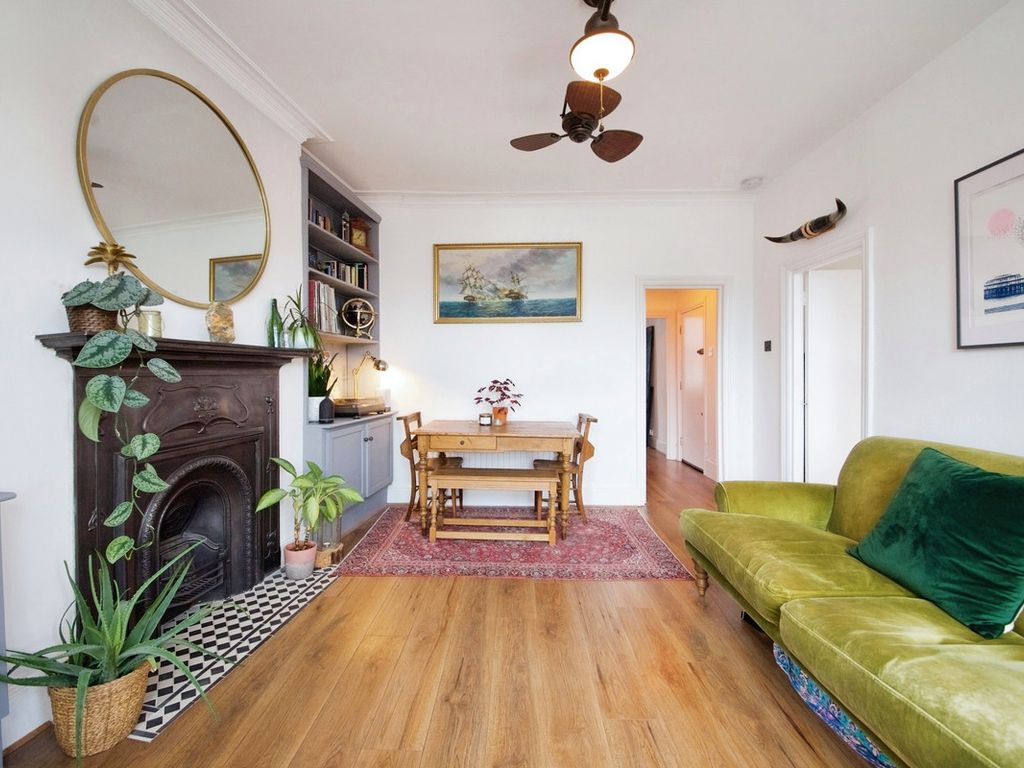 1 bed flat for sale in Kilburn High Road, London NW6, £290,000 Zoopla