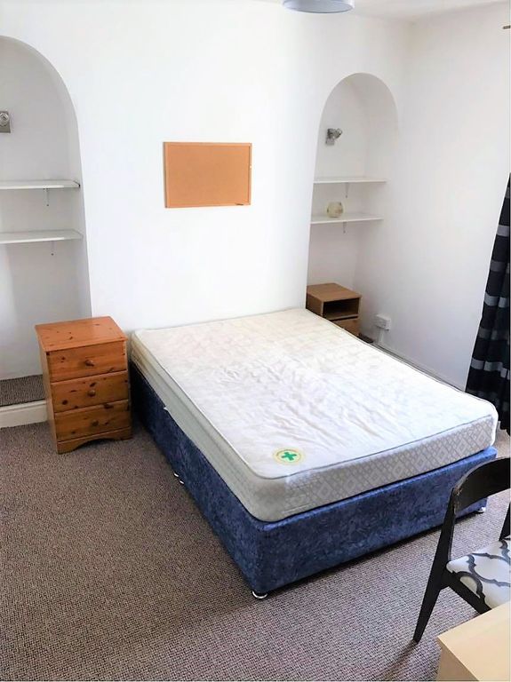 3 bed property to rent in Rodney Street, Sandfields, Swansea SA1, £