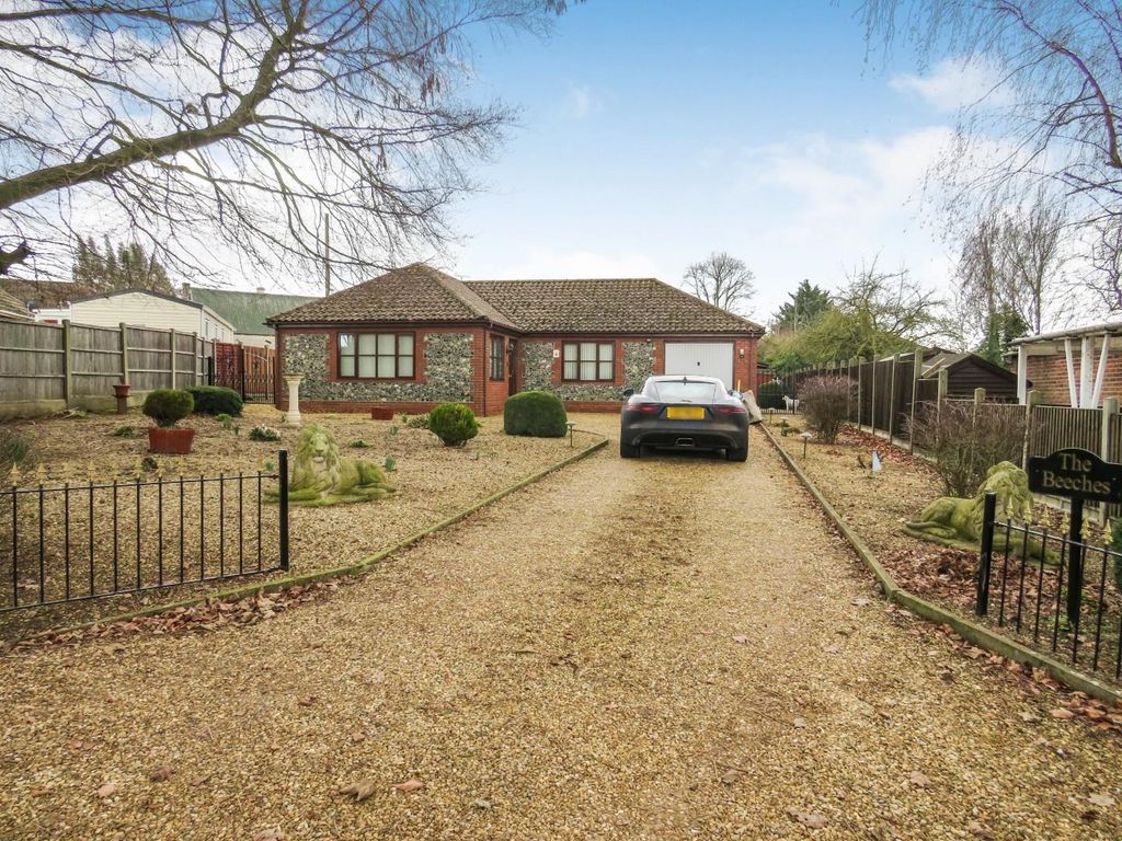2 bed detached bungalow for sale in Hall Farm Drive, Methwold, Thetford
