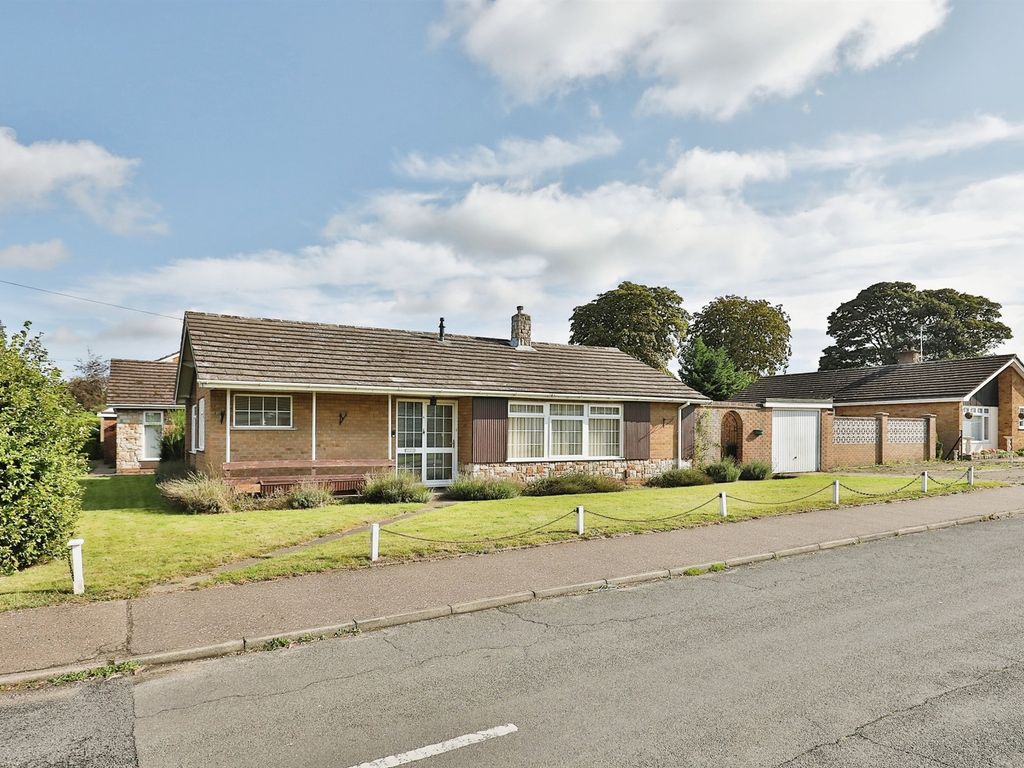 3 bed detached bungalow for sale in Parkland Road, Norwich NR6, £