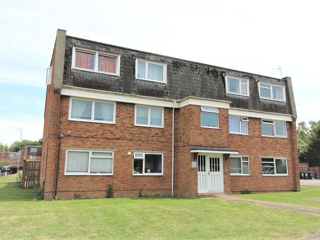 2 bed flat for sale in Kimmeridge Close, Nythe, Swindon, Wiltshire SN3, £150,000 Zoopla