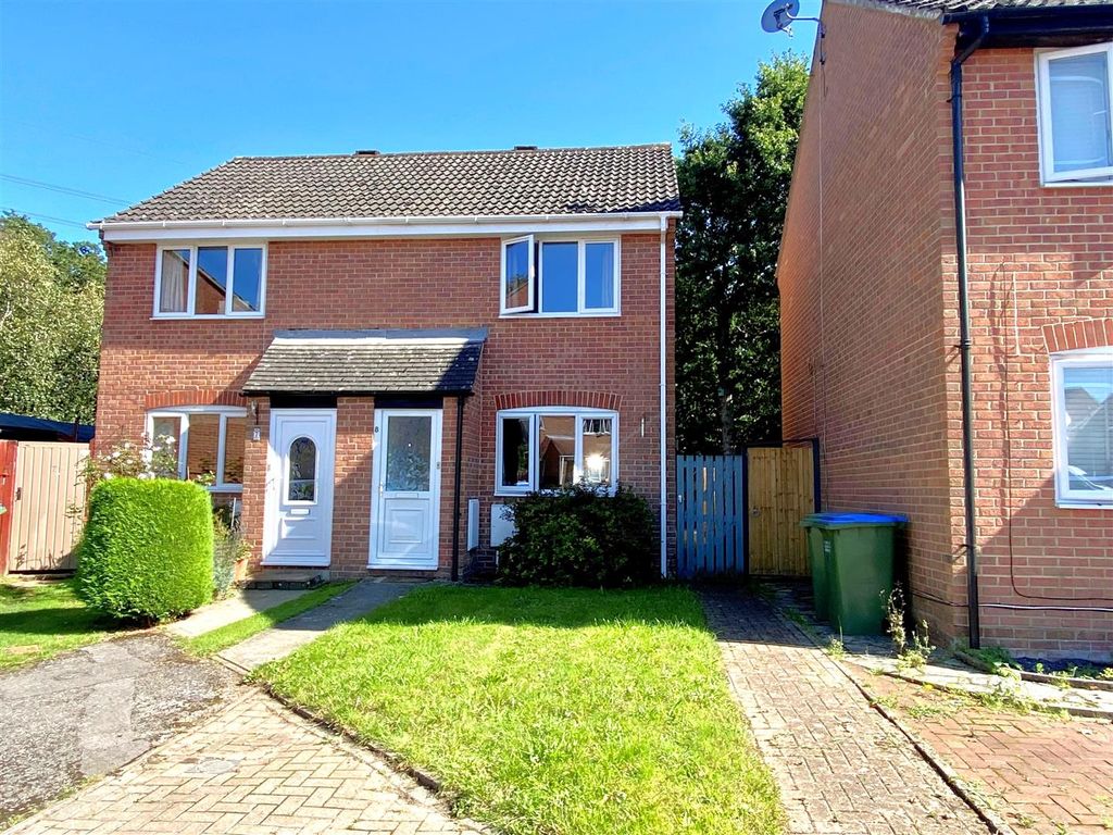 2 bed semidetached house for sale in Stable Close, Fareham PO14, £