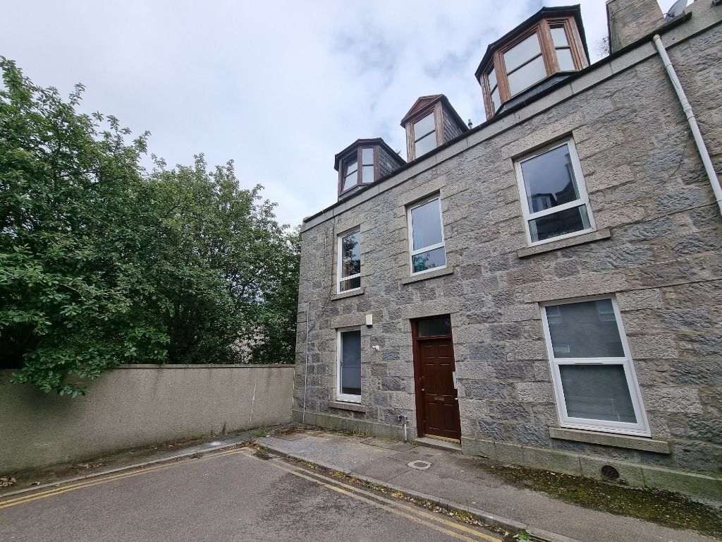 1 bed flat to rent in Summerfield Place, City Centre, Aberdeen AB24, £