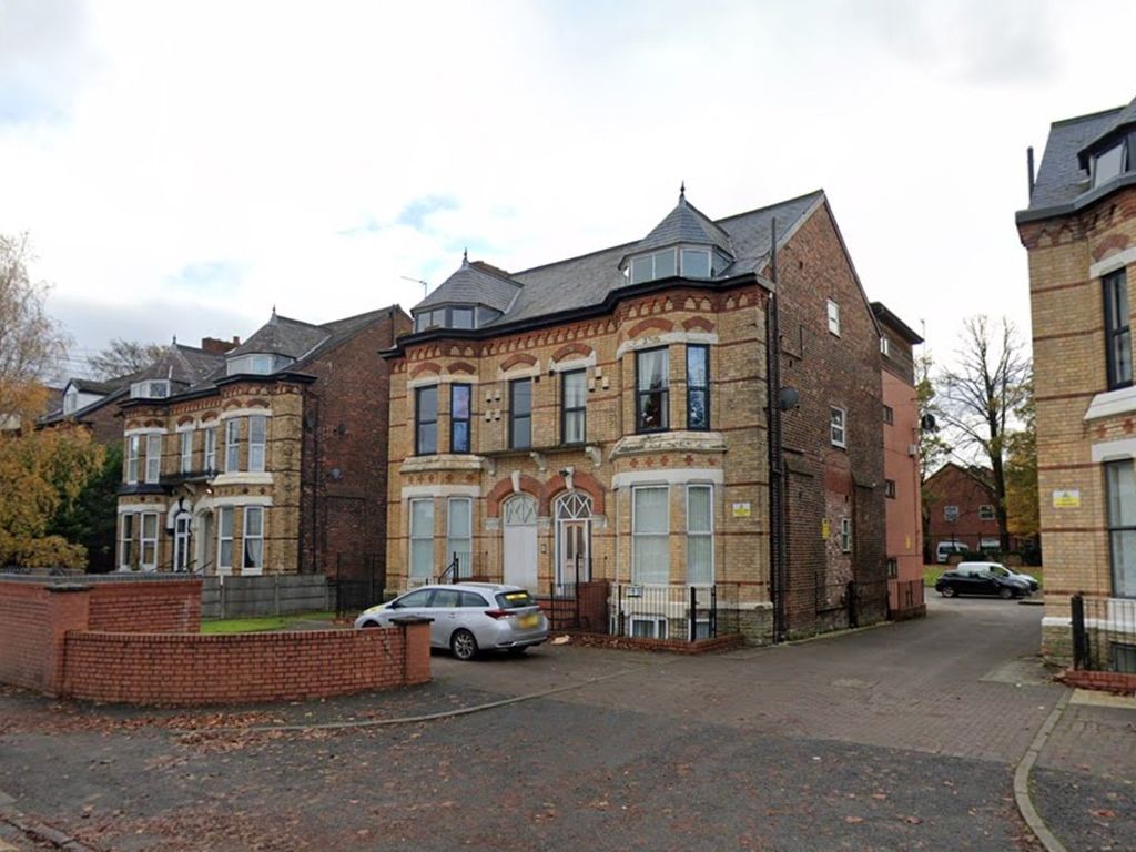 2 bed flat to rent in Upper Chorlton Road, Manchester M16, £1,200 pcm