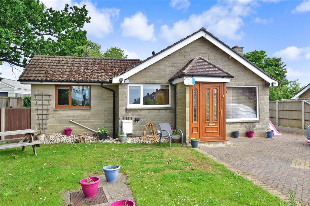 3 bed detached bungalow for sale in regina road, freshwater, isle of wight po40