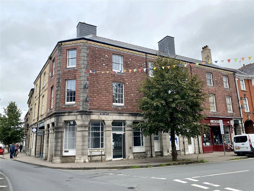 2 bed flat to rent in Great Oak Street, Llanidloes, Powys SY18, £525