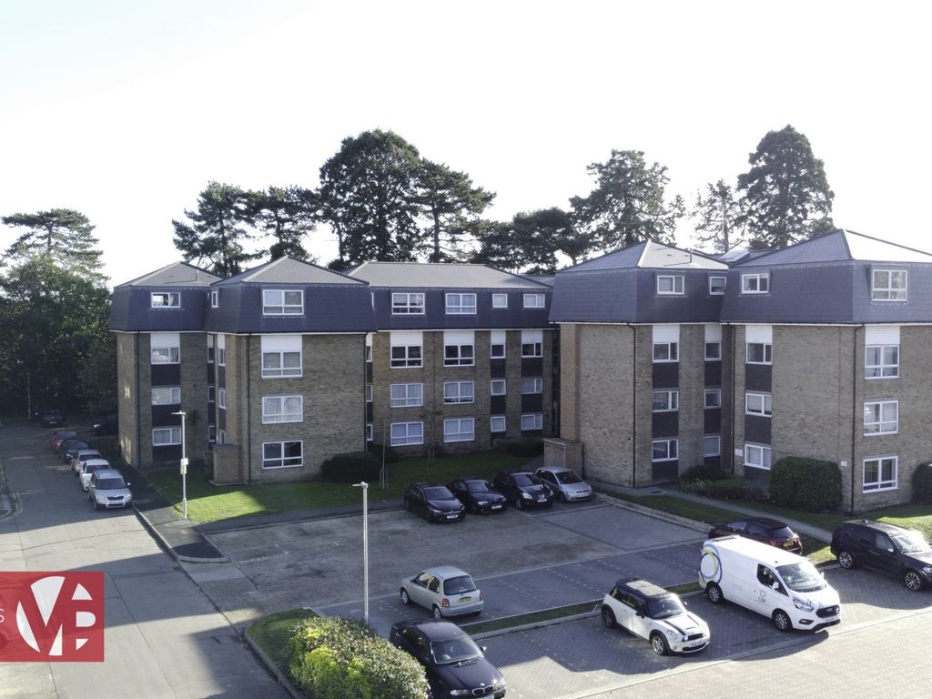 2 bed flat to rent in Lampits, Hoddesdon EN11 Zoopla