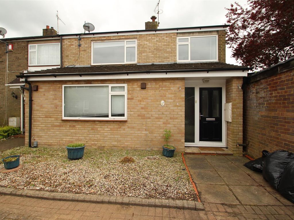 5 bed property to rent in Martian Avenue, Hemel Hempstead HP2, £2,500