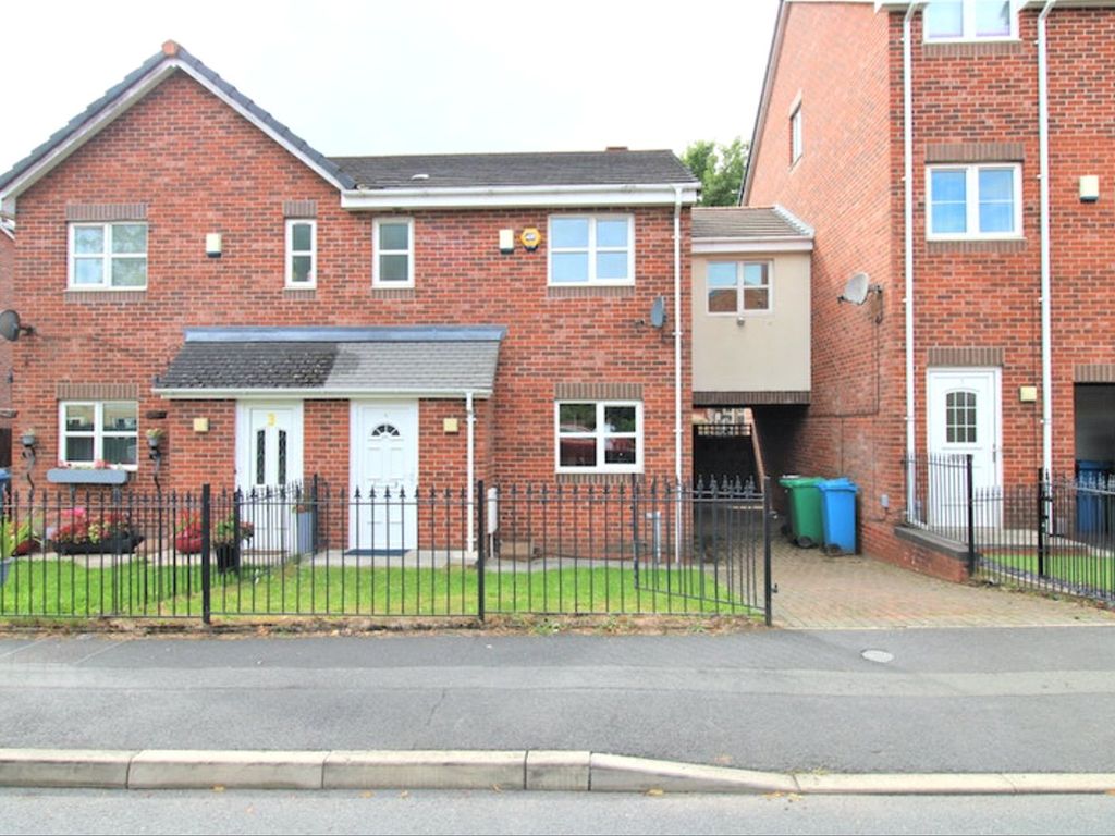 3 bed semidetached house for sale in Blueberry Avenue, Manchester