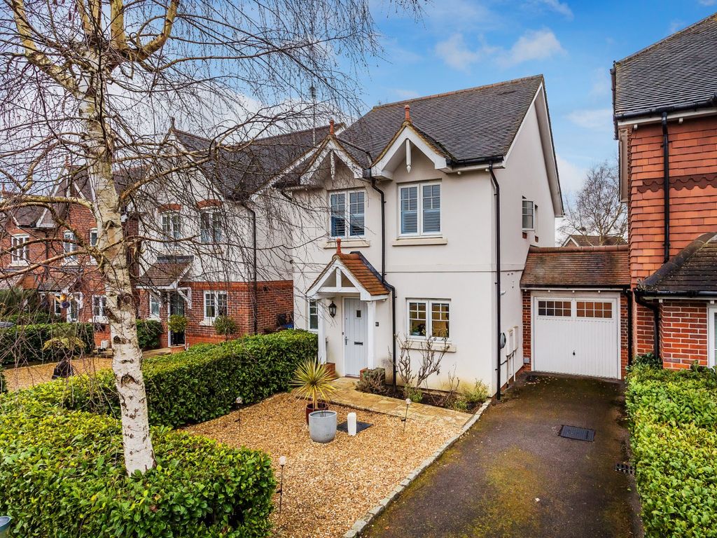 3 bed linkdetached house for sale in Godalming, Surrey GU7 Zoopla