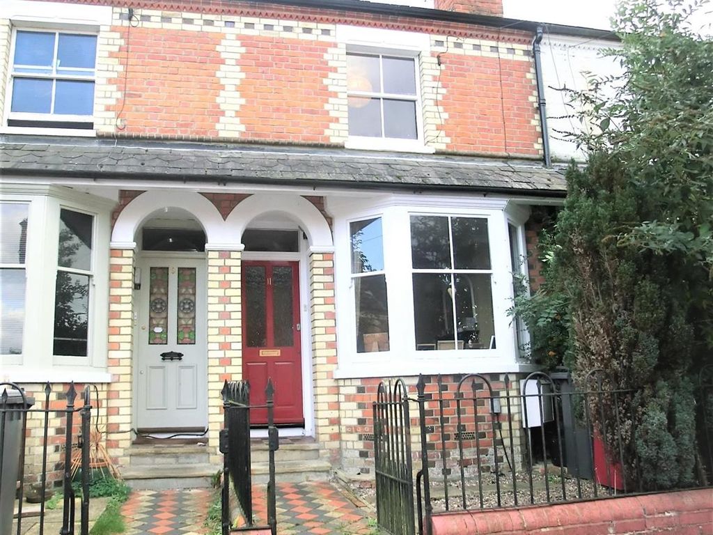 3 bed terraced house to rent in Cardigan Gardens, Reading RG1, £1,500