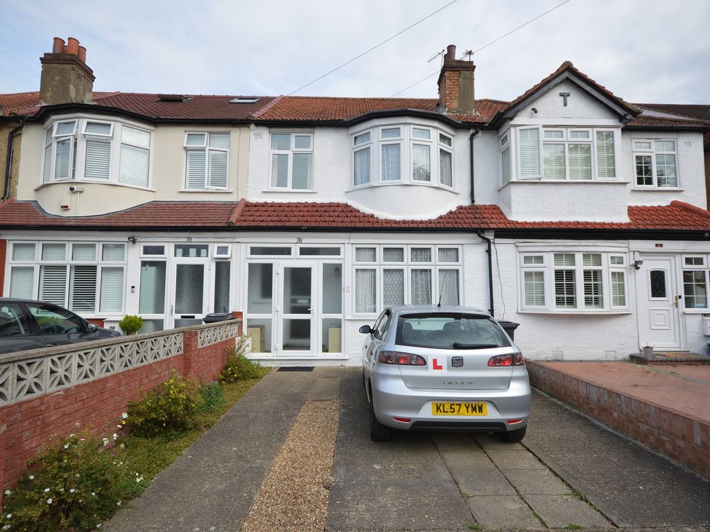 3 bed terraced house to rent in Ladywood Road, Tolworth, Surrey. KT6