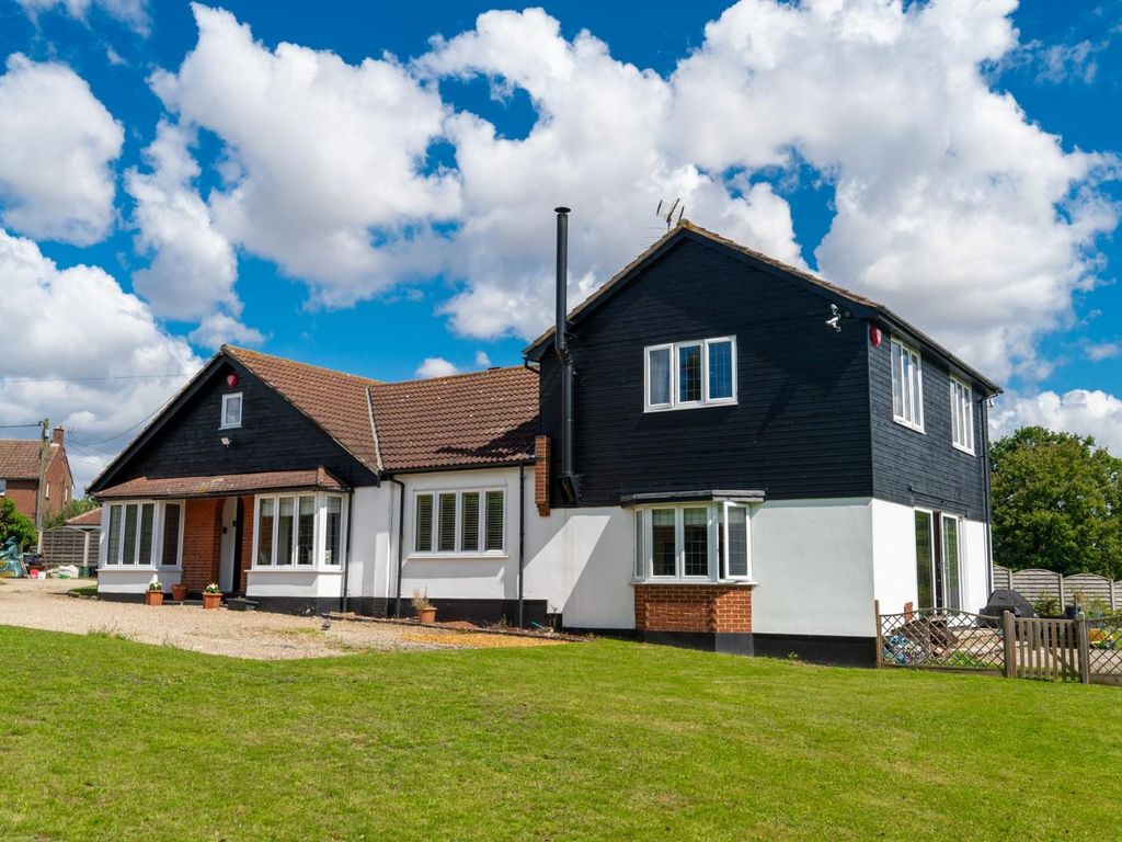 5 bed detached house for sale in Bran End, Stebbing, Dunmow, Essex CM6, £875,000 Zoopla