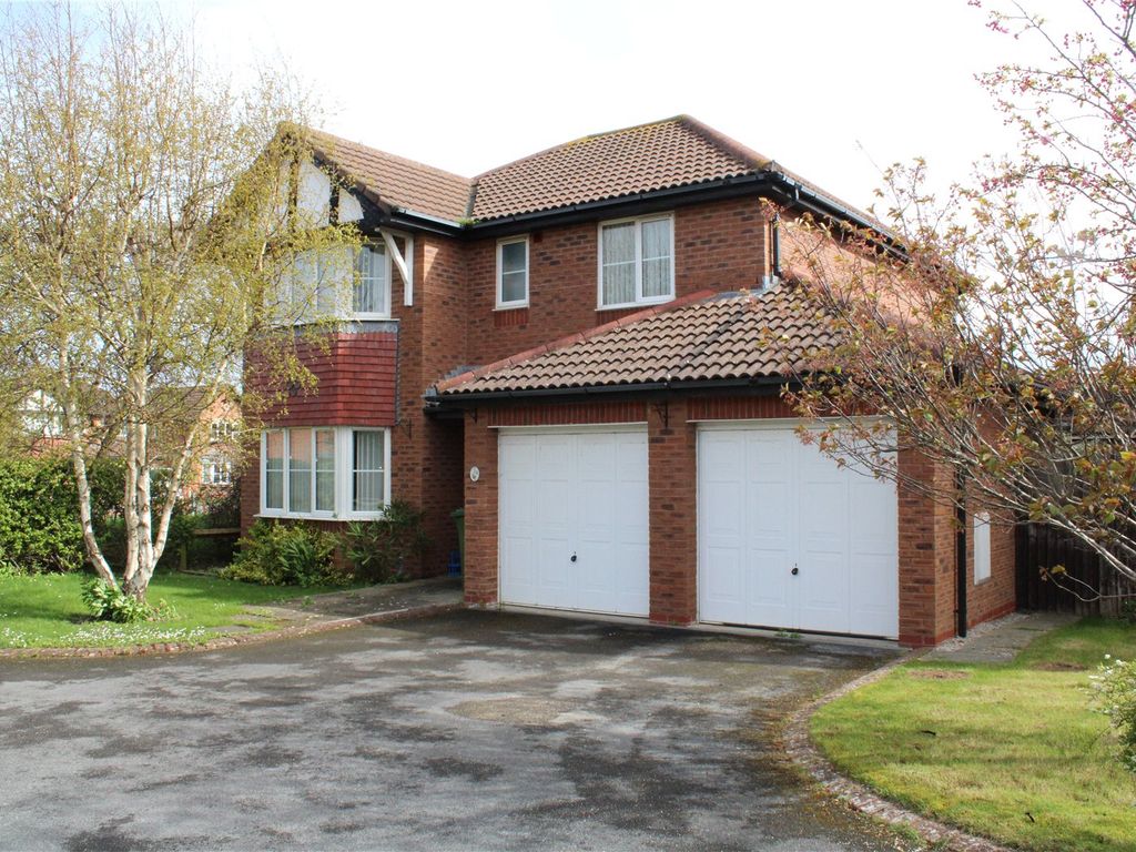 4 bed detached house for sale in Lon Ystrad, Rhyl, Denbighshire LL18, £280,000 Zoopla