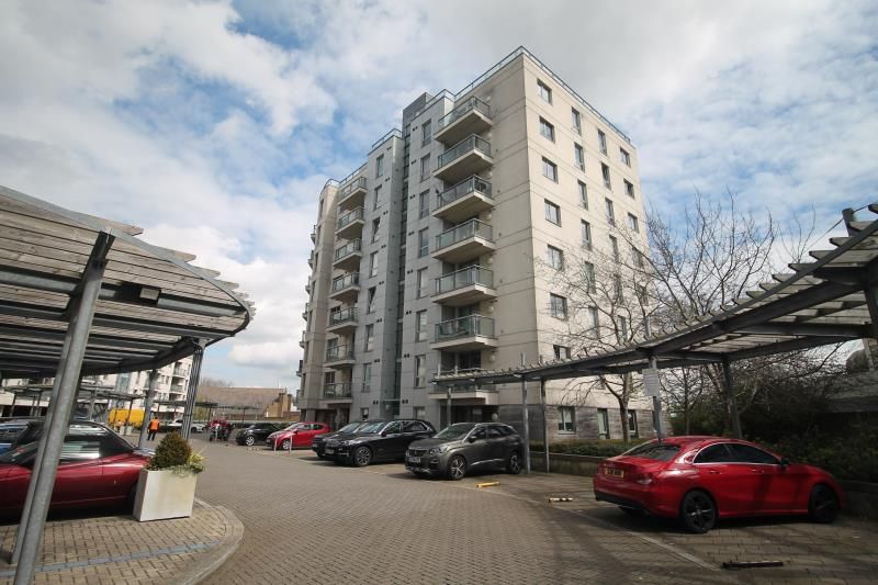 2 bed flat to rent in Index Apartments, Mercury Gardens, Romford RM1