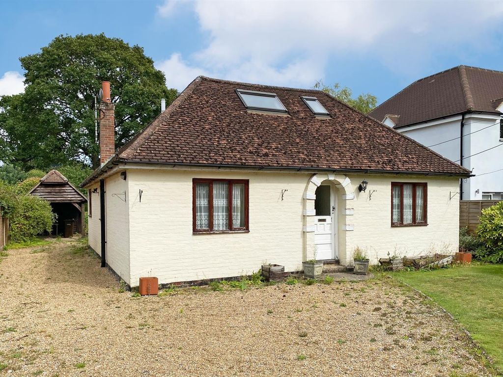 3 bed property for sale in Hookley Lane, Elstead, Godalming GU8, £