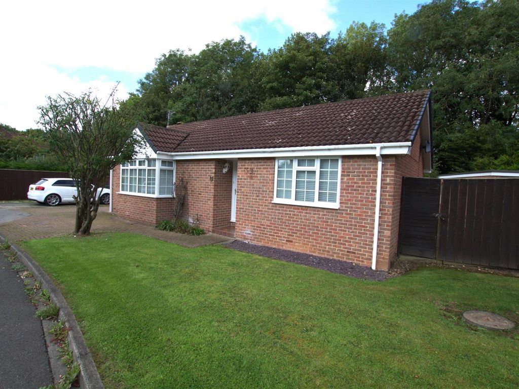 3 bed detached bungalow for sale in Cedarwood Glade, Stainton