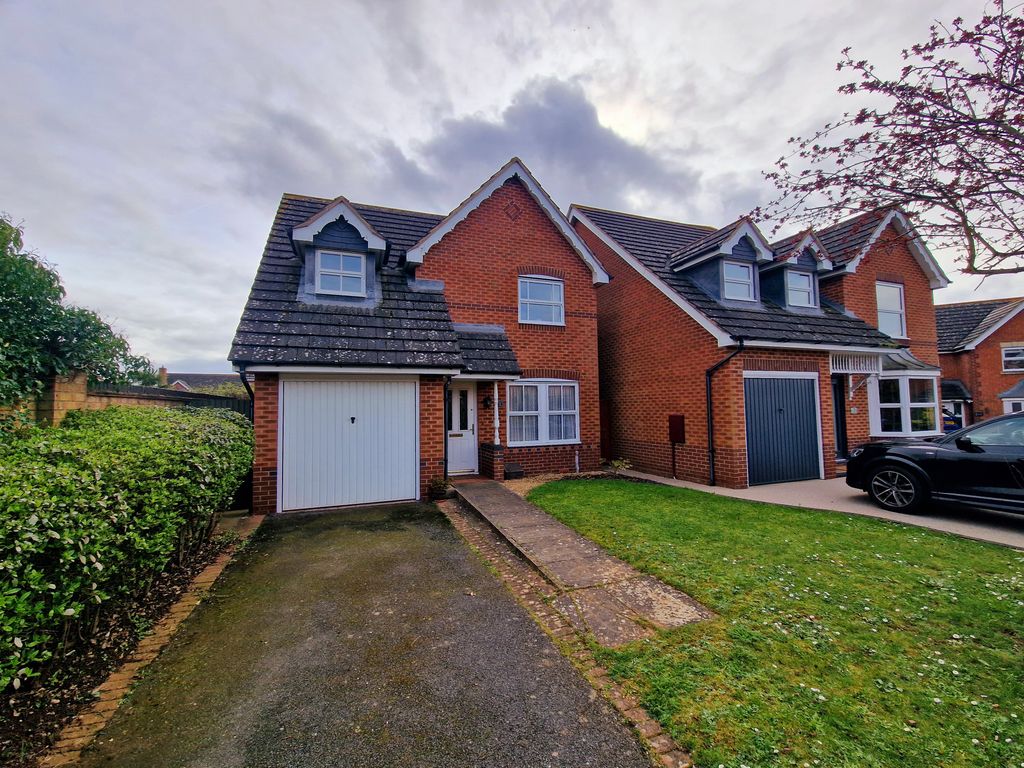 3 bed detached house to rent in Alder Road, Hampton Hargate