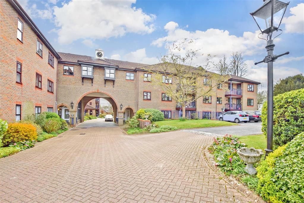 1 bed flat for sale in Wray Park Road, Reigate, Surrey RH2, £230,000