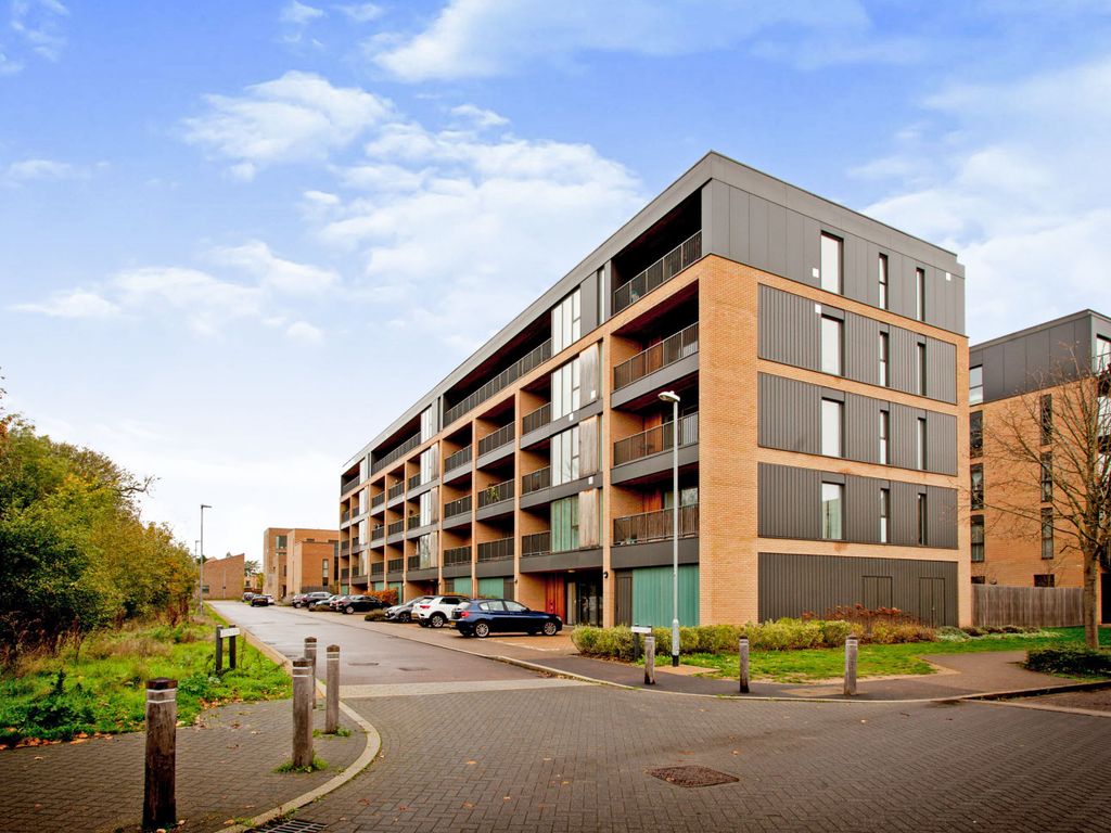 2 bed flat for sale in Green Lane, Trumpington, Cambridge CB2, £450,000