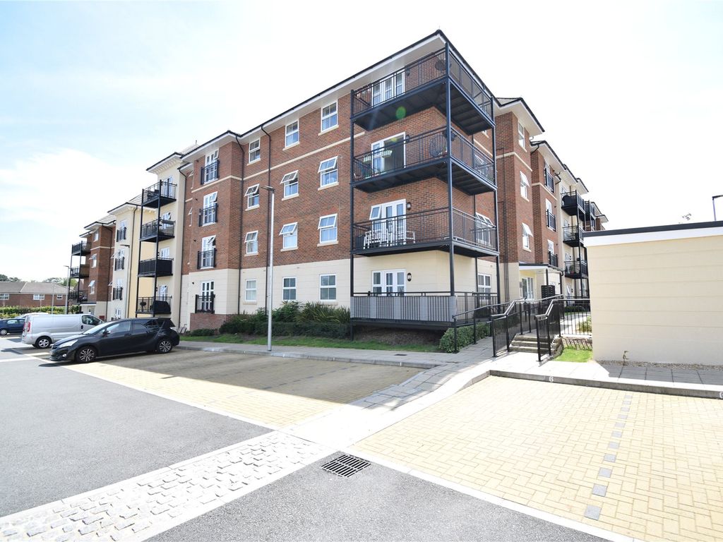 1 bed flat to rent in Bowman House, Sopwith Drive, Farnborough GU14