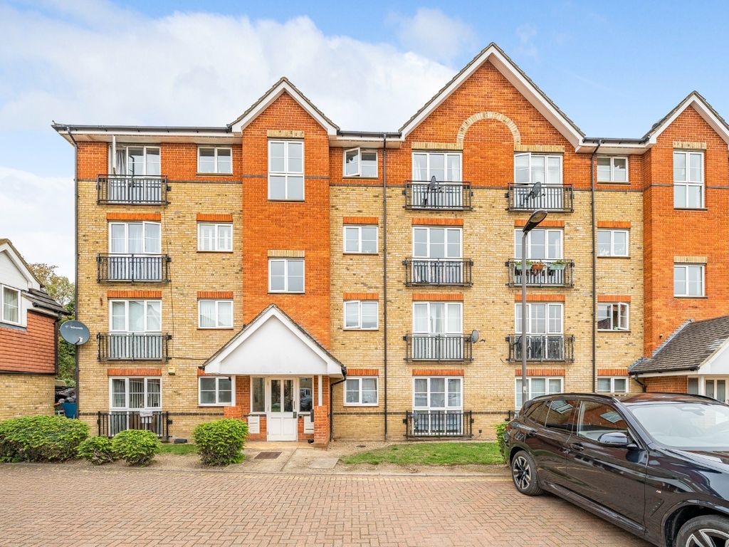 2 bed flat for sale in Joseph Hardcastle Close, London SE14, £325,000