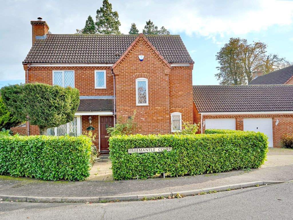 4 bed detached house for sale in Freemantle Court, Eaton Socon, St