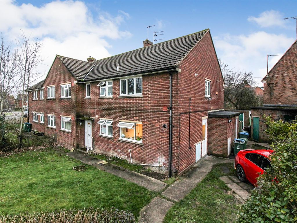 4 bed for sale in Whaddon Chase, Aylesbury HP19, £275,000
