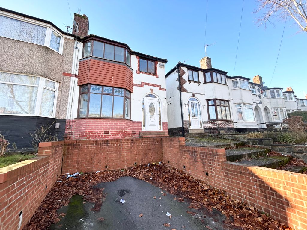 3 bed semidetached house to rent in Turnberry Road, Birmingham B42, £