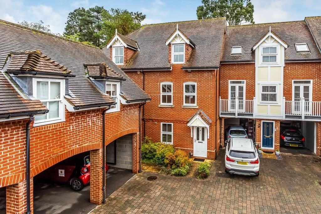 3 bed property for sale in Chartwood Place, Dorking RH4, £535,000 - Zoopla