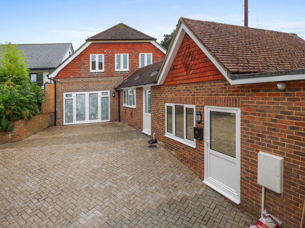 3 bed detached house to rent in Gardner Street, Herstmonceux, Hailsham