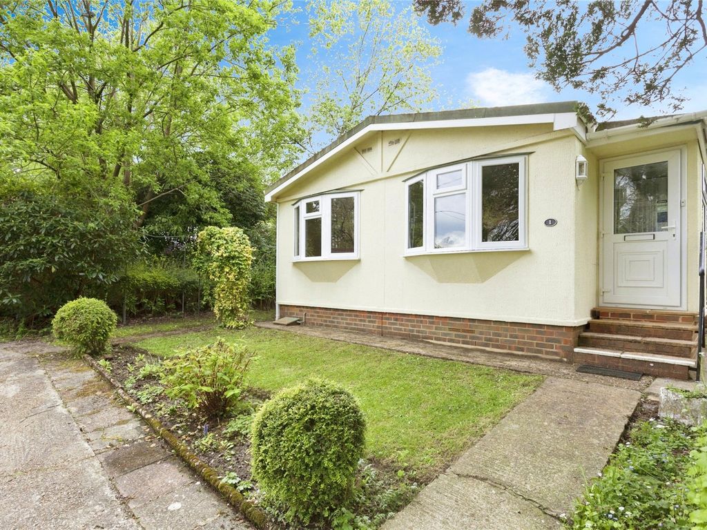 2 bed property for sale in Tomtit Crescent, Turners Hill Park, Turners