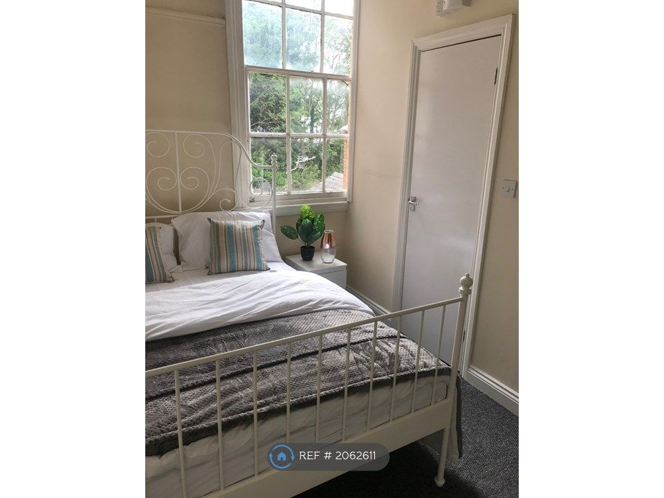 Room to rent in Tettenhall Road, Wolverhampton WV3, £390 pcm Zoopla