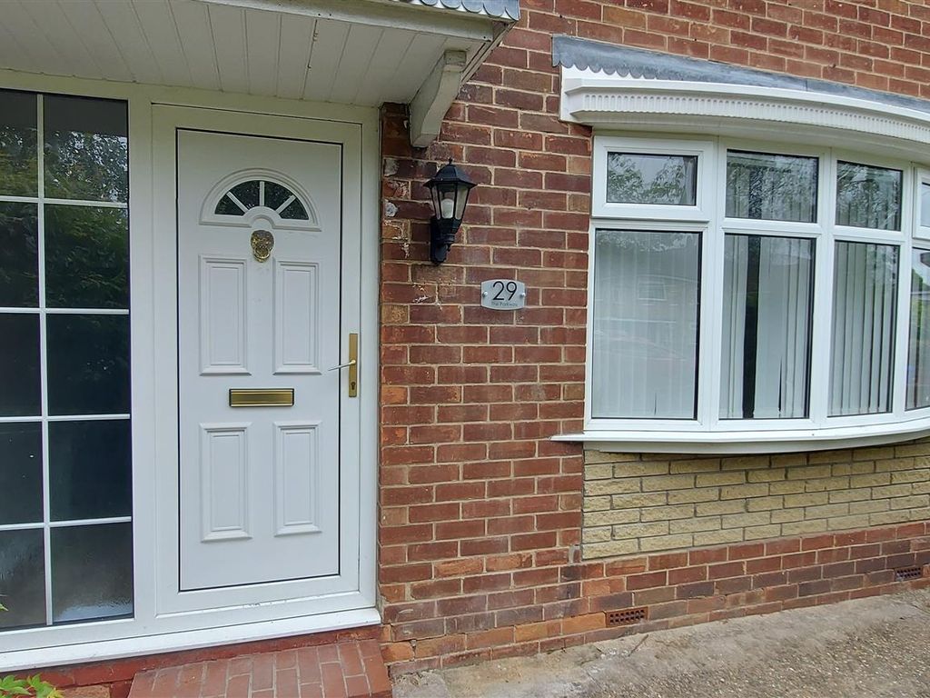 3 bed detached house to rent in The Parkway, Willerby, Hull HU10, £975