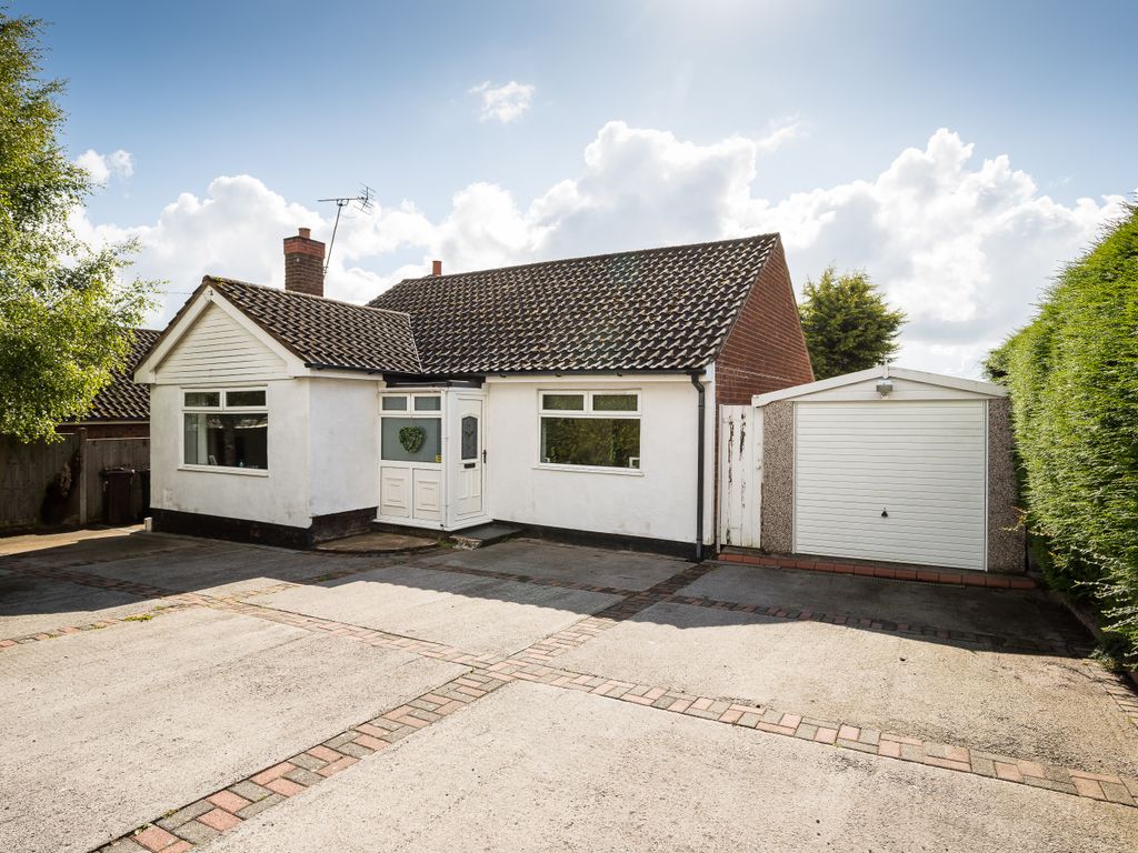 3 bed bungalow for sale in Vale Avenue, Hawarden, Deeside CH5, £290,000