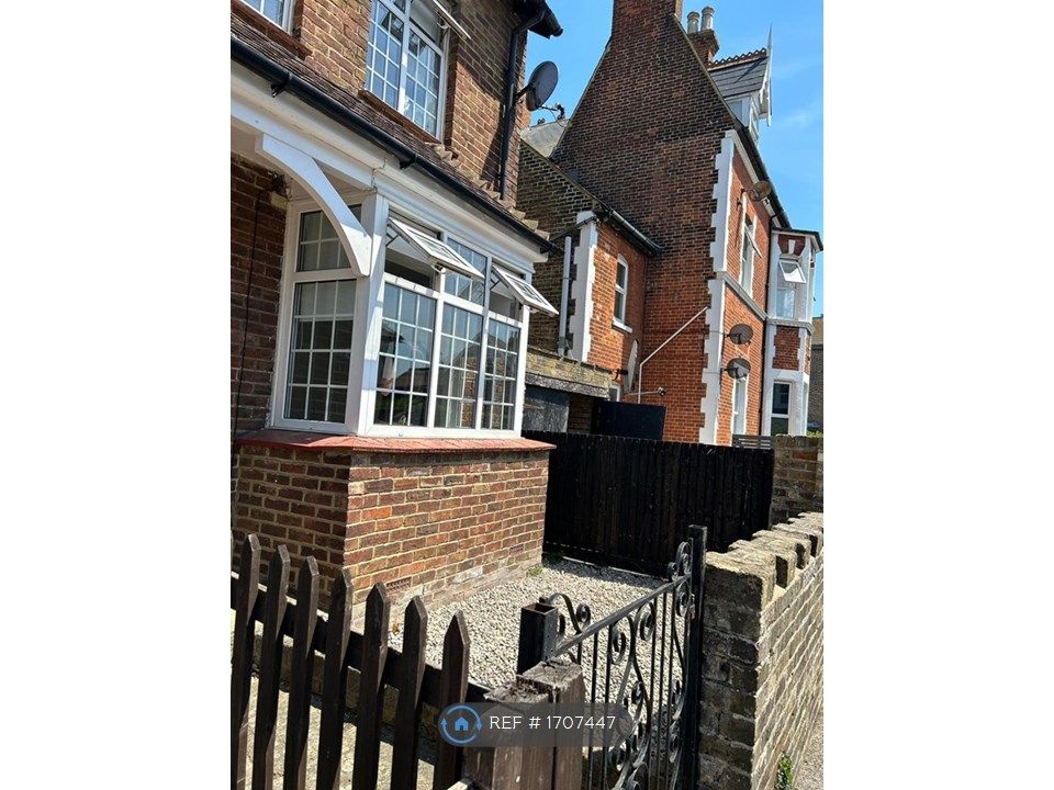 3 bed semidetached house to rent in The Gables Villas, Ramsgate CT11