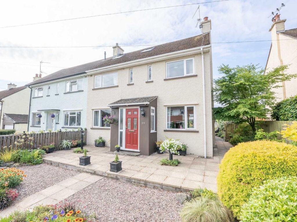 3 bed semidetached house for sale in Ladyhill, Usk, Monmouthshire NP15