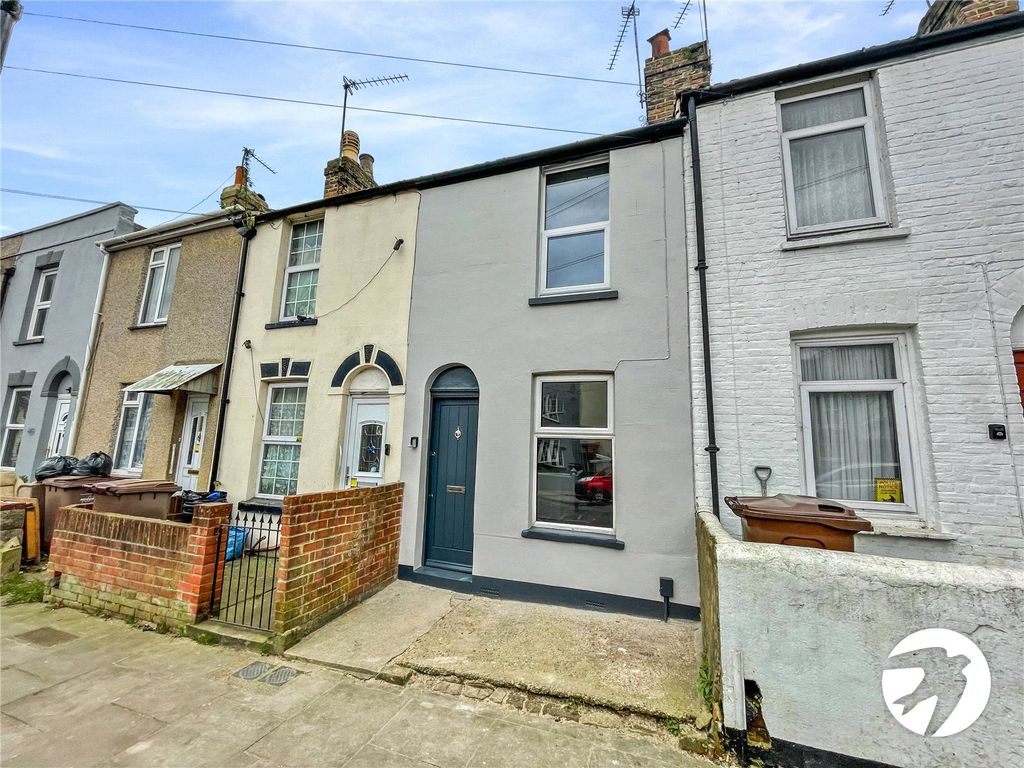 2 bed detached house to rent in Saunders Street, Gillingham, Kent ME7