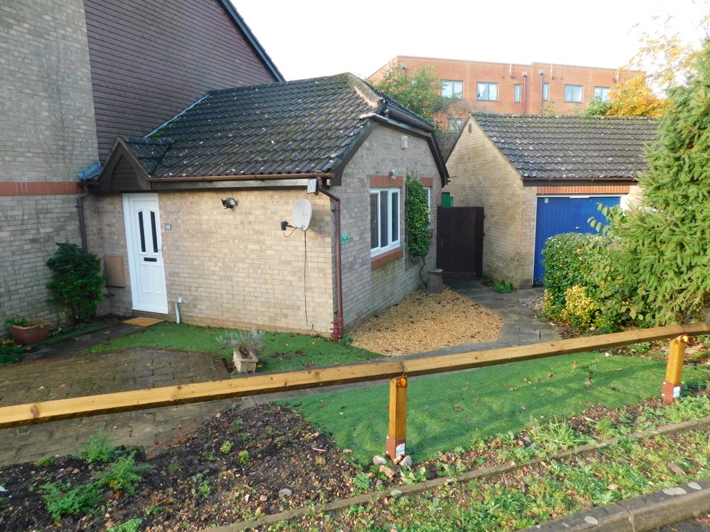 Studio to rent in Nutfield Court, Southampton SO16, £735 pcm Zoopla