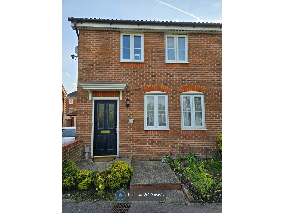 3 bed semidetached house to rent in Reading, Reading RG2, £1,950 pcm