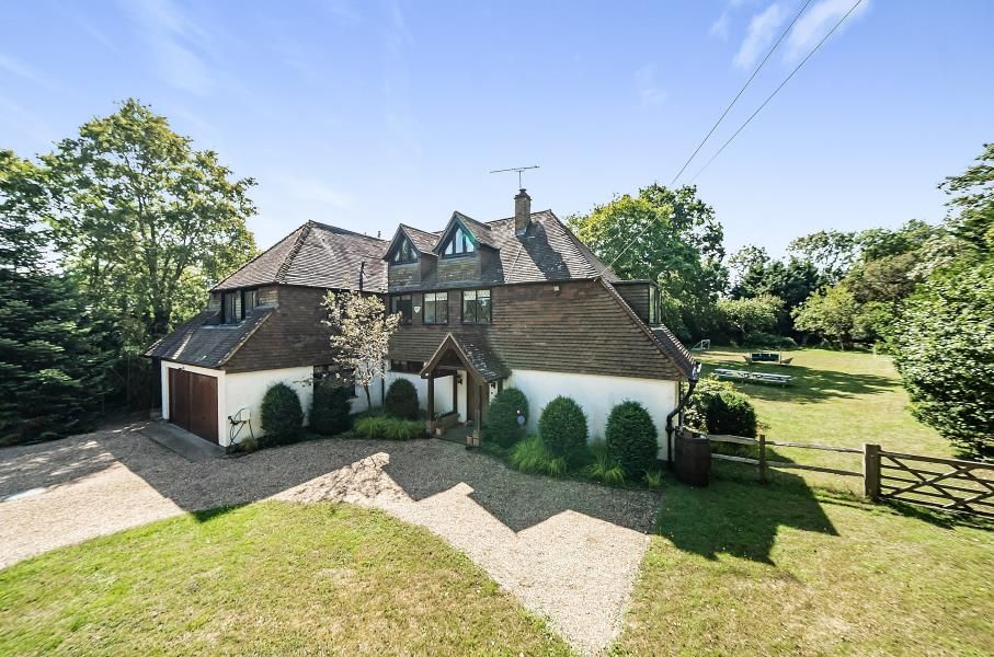 5 bed country house to rent in Oak Grange Road, West Clandon, Guildford