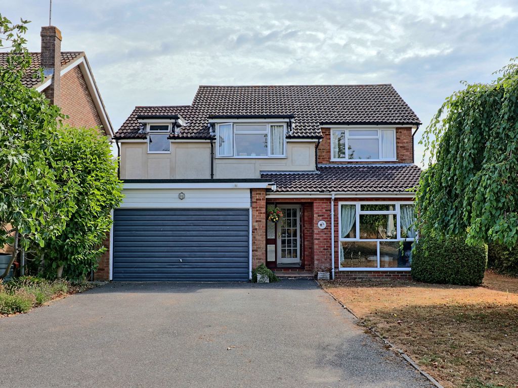 4 bed detached house for sale in The Copse, Bannister Green, Felsted