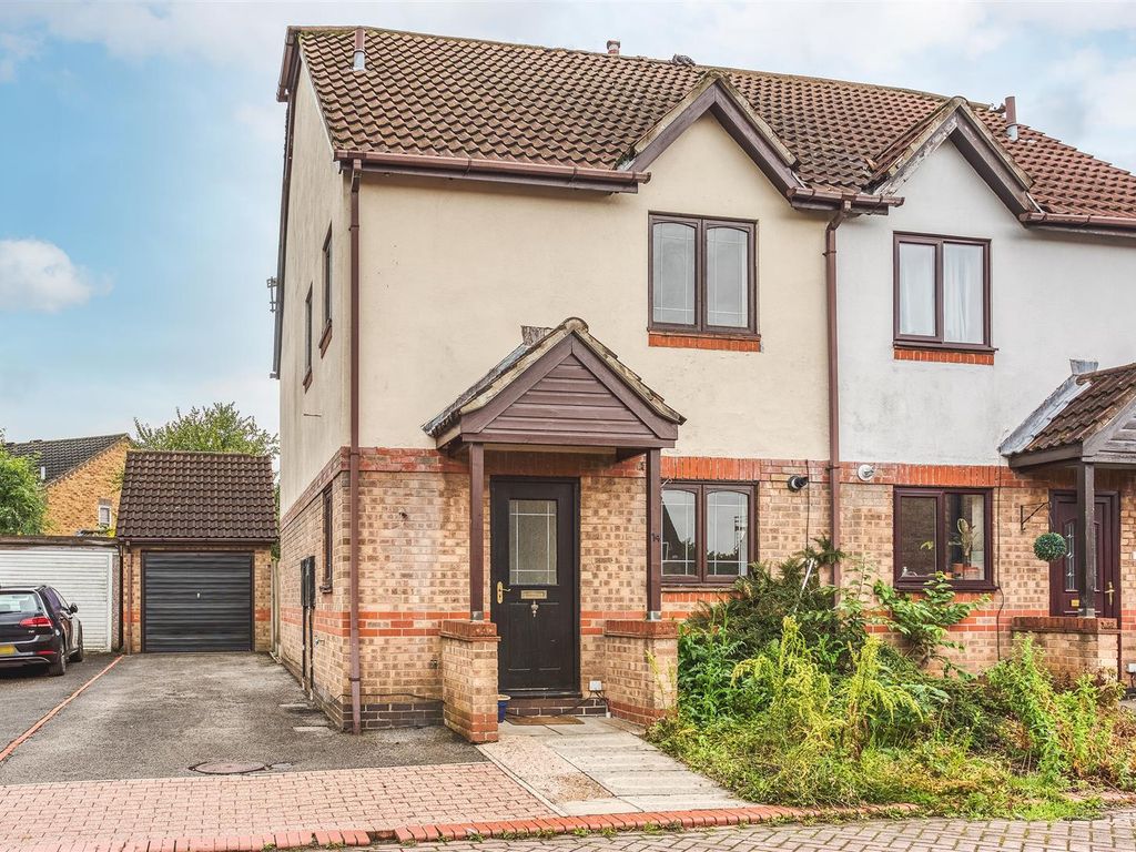 3 bed semidetached house to rent in Trowbridge Close, Oakwood, Derby