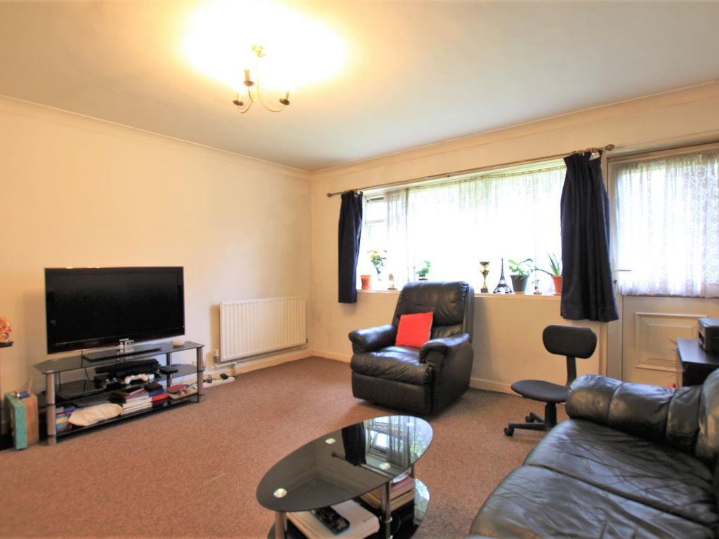 2 bed flat for sale in Memorial Close, Heston TW5 Zoopla