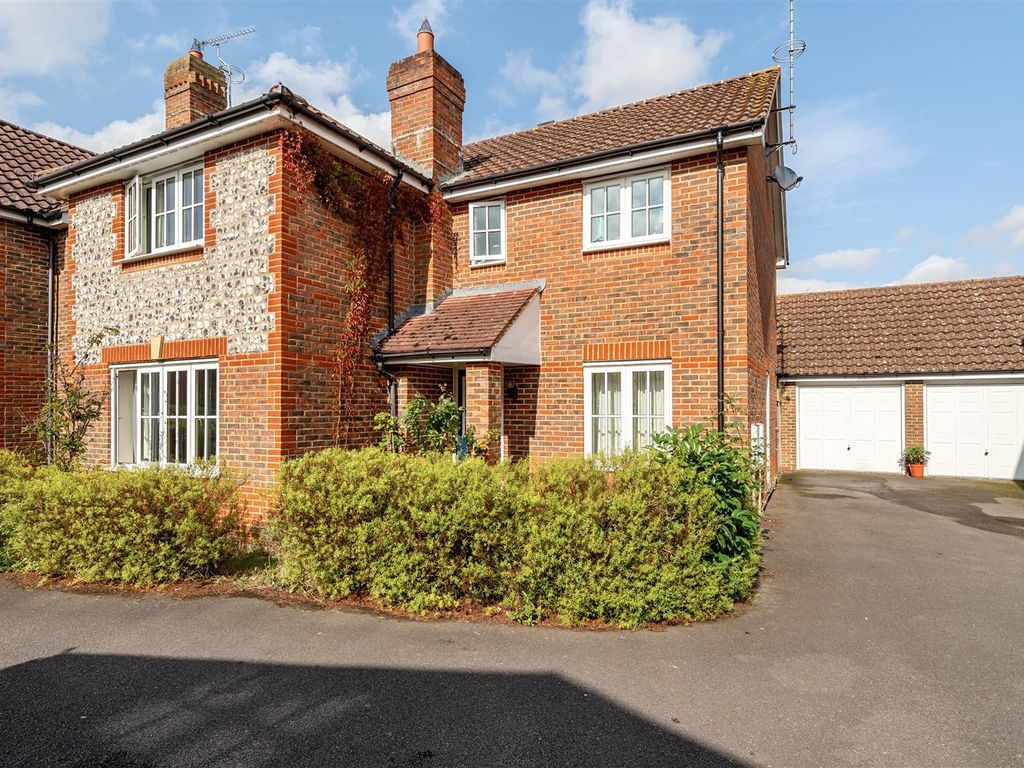 4 bed detached house for sale in Barn Meadow, Staplehurst, Tonbridge TN12, £550,000 Zoopla